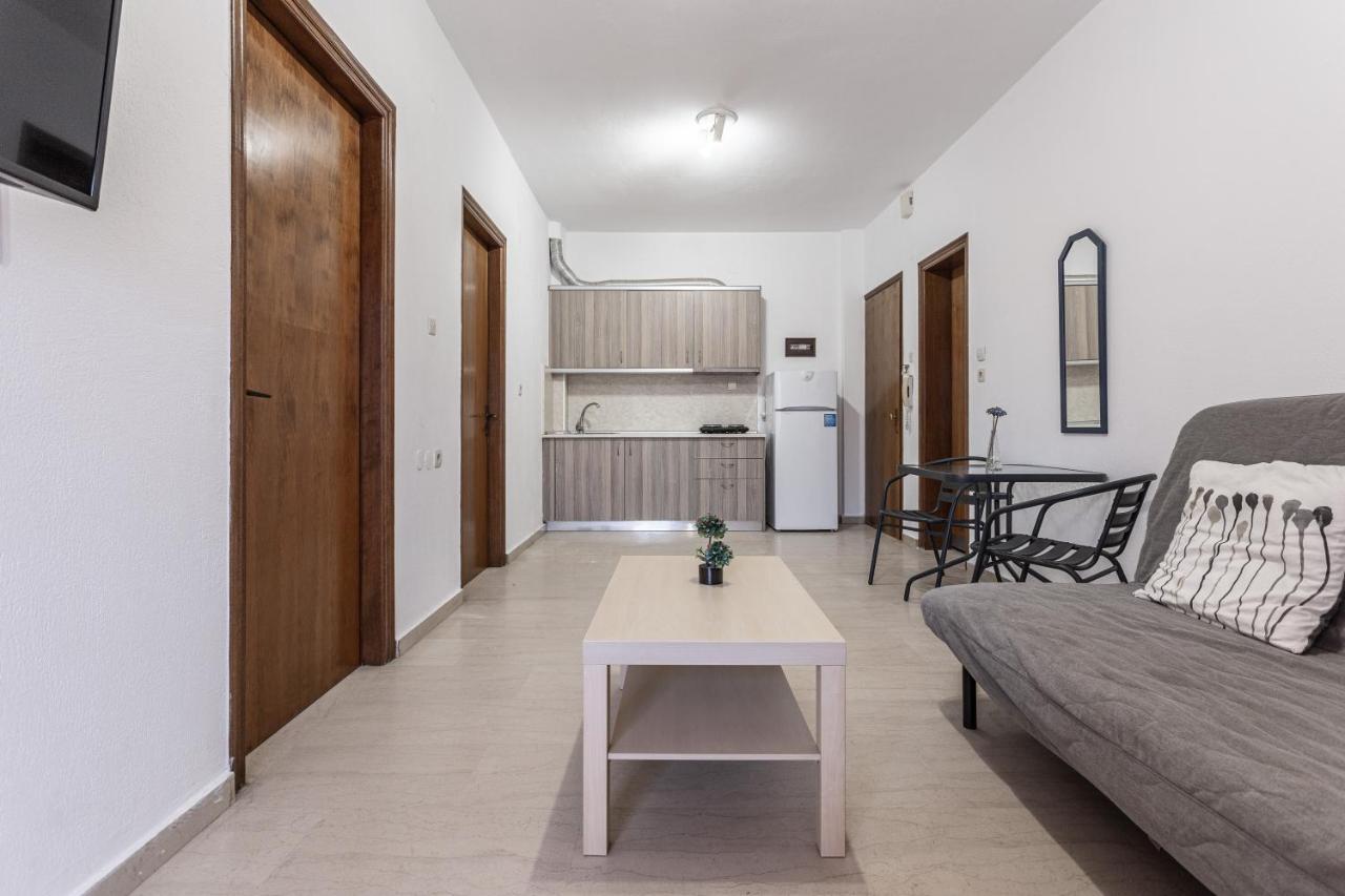 Mike'S Apartments 尼欧波洛伊 外观 照片