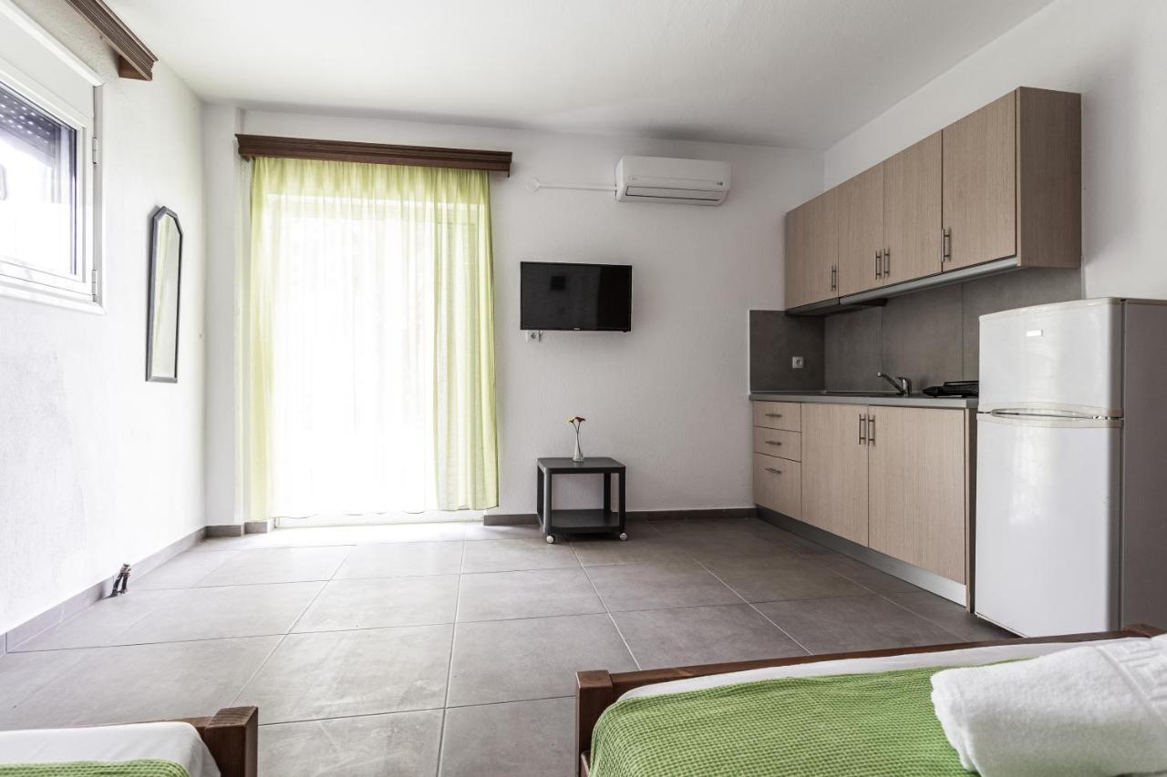 Mike'S Apartments 尼欧波洛伊 外观 照片