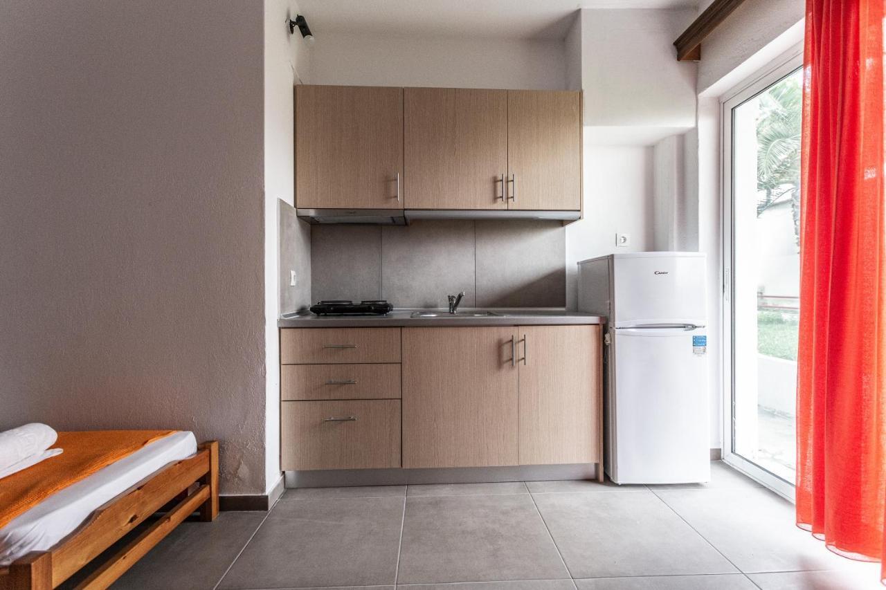 Mike'S Apartments 尼欧波洛伊 外观 照片